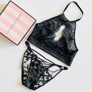 MEDIUM Victoria’s Secret black bra set